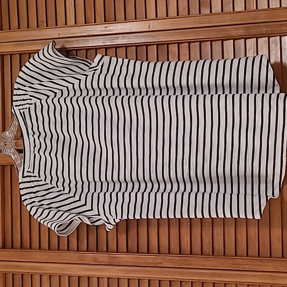 Sz L Liz Claiborne Striped Black and White Women's Top - Picture 2 of 4